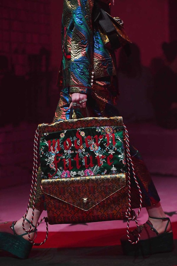 pokaz-gucci-na-wiosne-2017-379387-GALLERY600-2bc6757