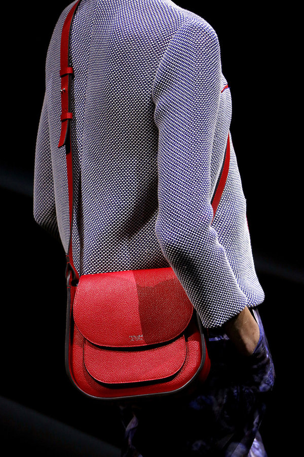 torba-giorgio-armani-na-wiosne-2017-380877-GALLERY600-5346c3f