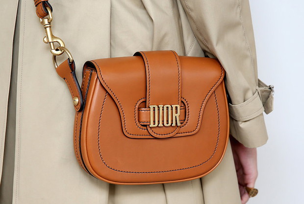 dodatki-z-pokazu-domu-mody-dior-na-wiosne-2017-381927-GALLERYBIG-fe217b0