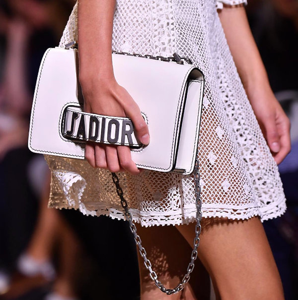 dodatki-z-pokazu-domu-mody-dior-na-wiosne-2017-381935-GALLERY600-8930f17