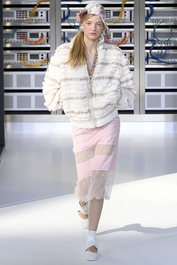 pokaz-kolekcji-chanel-na-wiosne-2017-381811-GALLERY600-5e8f2df