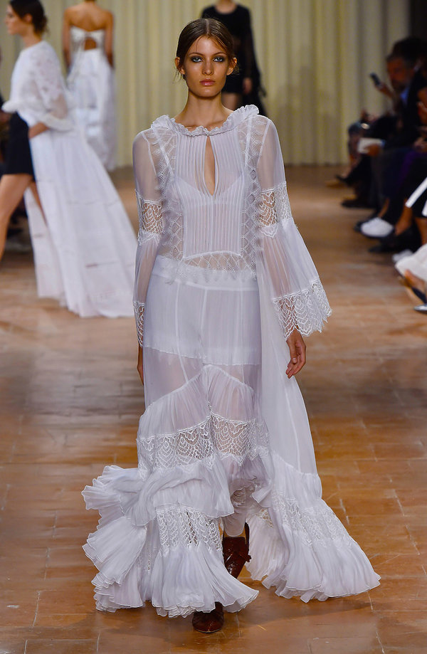 pokaz-alberta-ferretti-na-wiosne-2017-382215-GALLERY600-71f4827