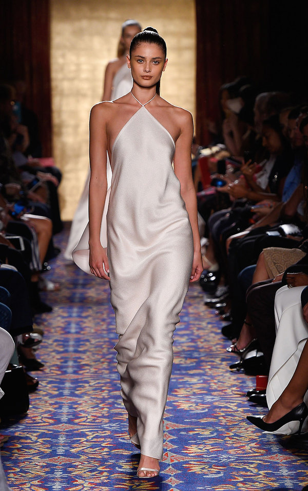 pokaz-brandon-maxwell-na-wiosne-2017-382216-GALLERY600-aec7307