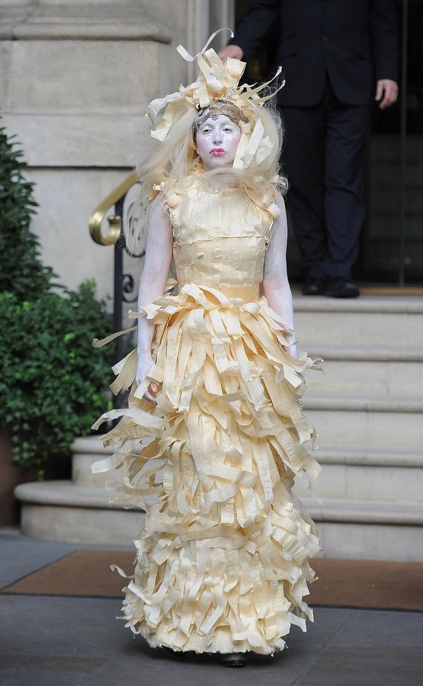 lady-gaga-najbardziej-szalone-kreacje-385726-GALLERY600-0fcb54d