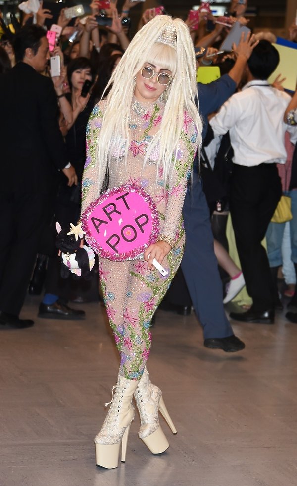 lady-gaga-najbardziej-szalone-kreacje-385732-GALLERY600-fb039ed