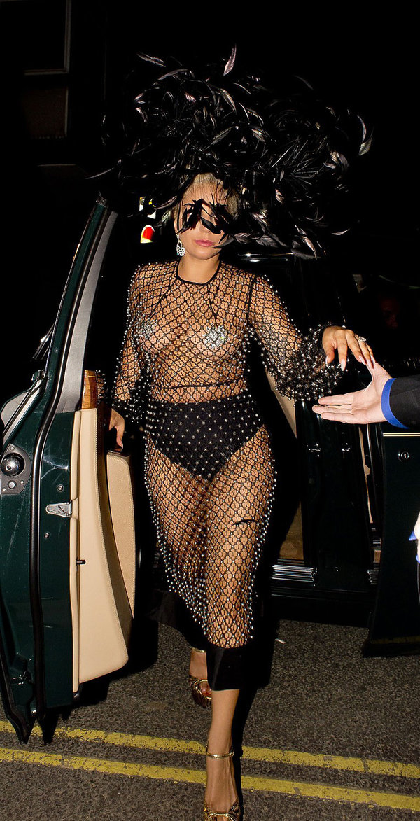 lady-gaga-najbardziej-szalone-kreacje-385733-GALLERY600-4345438