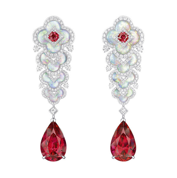 louis-vuitton-kolekcja-bizuterii-blossom-high-jewellery-386487-GALLERY600-3da0bd2