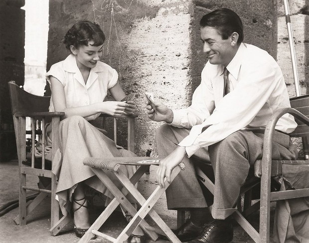 ksiazka-z-nieznanymi-zdjeciami-audrey-hepburn-david-wills-audrey-the-50s-harpercollins-387798-GALLERYBIG-6e30315