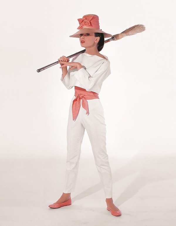 ksiazka-z-nieznanymi-zdjeciami-audrey-hepburn-david-wills-audrey-the-50s-harpercollins-387803-GALLERY600-ae264b6
