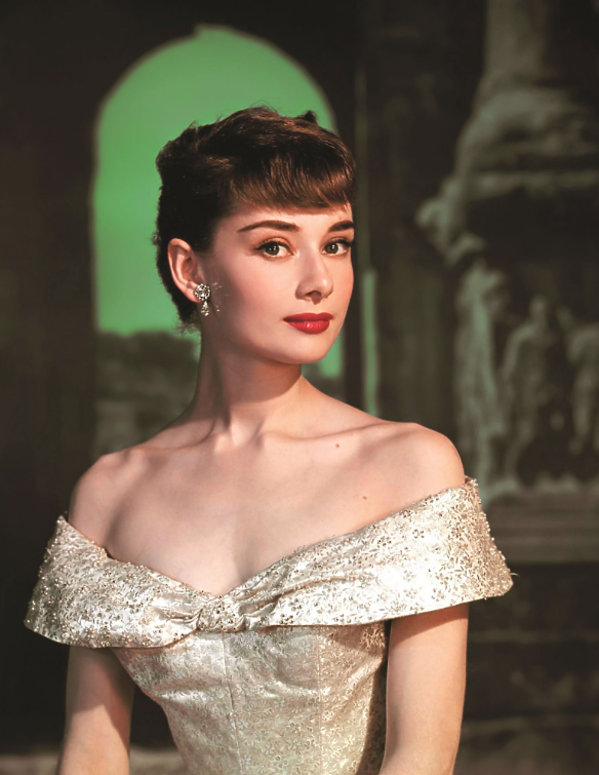 ksiazka-z-nieznanymi-zdjeciami-audrey-hepburn-david-wills-audrey-the-50s-harpercollins-387810-GALLERY600-4ad0105