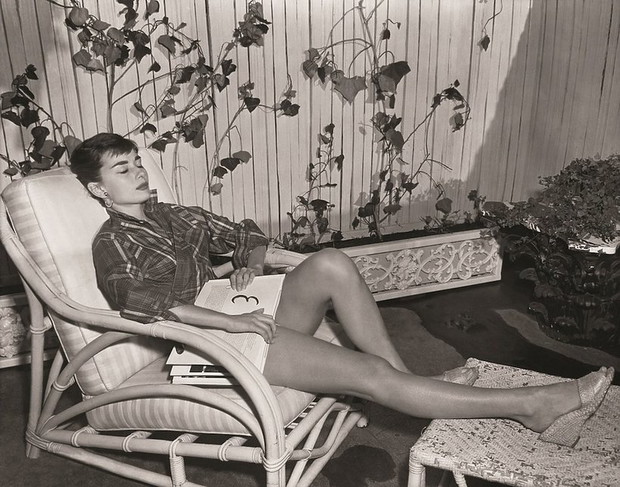 ksiazka-z-nieznanymi-zdjeciami-audrey-hepburn-david-wills-audrey-the-50s-harpercollins-387804-GALLERYBIG-5949caf