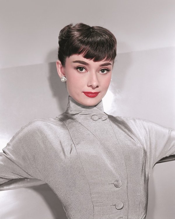 ksiazka-z-nieznanymi-zdjeciami-audrey-hepburn-david-wills-audrey-the-50s-harpercollins-387806-GALLERY600-00d38e1