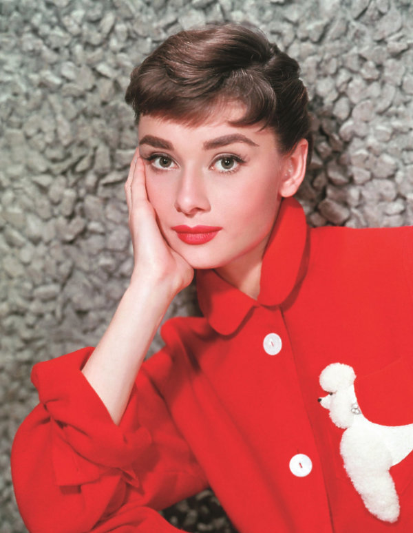 ksiazka-z-nieznanymi-zdjeciami-audrey-hepburn-david-wills-audrey-the-50s-harpercollins-387808-GALLERY600-c9b9968