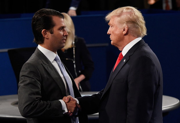 donald-jr-trump-donald-trump-sciskaja-sobie-dlonie-389763-GALLERYBIG-e746424