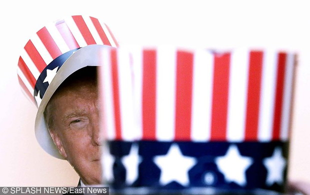 donald-trump-w-kapeluszu-z-flaga-ameryki-389986-GALLERYBIG-89a1124