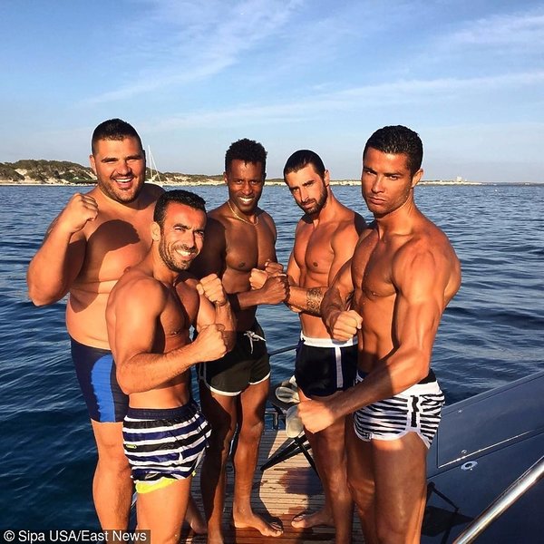 cristiano-ronaldo-na-wakacjach-z-mezczyznami-392437-GALLERY600-dac3756