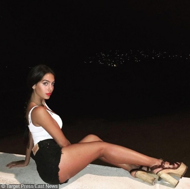 cristiano-ronaldo-georgina-rodriguez-393169-GALLERYBIG-5a8e300