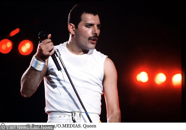 freddie-mercury-queen-roznicza-smierci-393034-GALLERYBIG-ece20bc