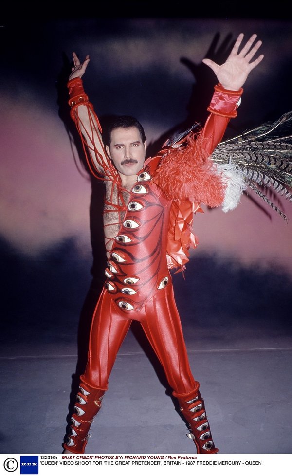 freddie-mercury-queen-roznicza-smierci-393037-GALLERY600-b48d946