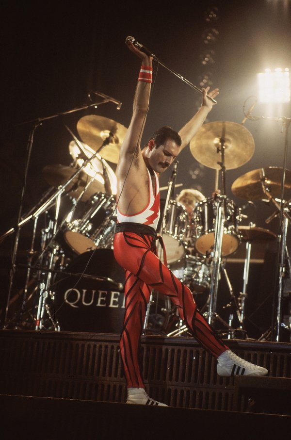 freddie-mercury-queen-roznicza-smierci-393039-GALLERY600-d48228c