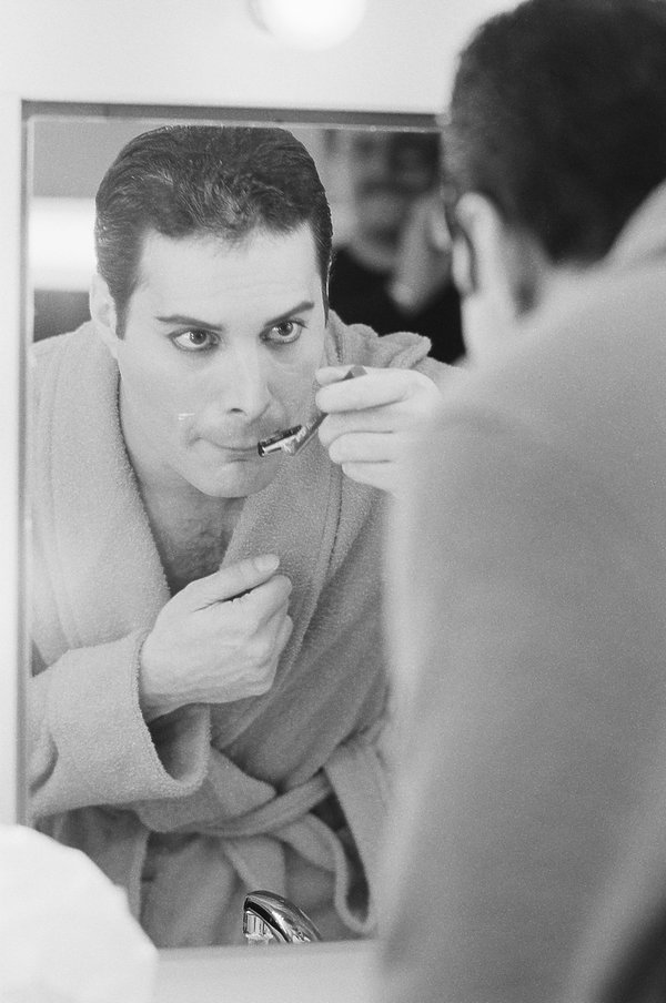 freddie-mercury-queen-roznicza-smierci-393042-GALLERY600-83c07ce