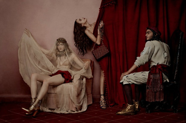 christian-louboutin-kolekcje-the-golden-age-na-jesien-i-zime-201617-393228-GALLERYBIG-2ef3d40