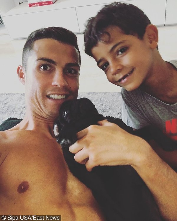 cristiano-ronaldo-cristiano-ronaldo-junior-real-madryt-394181-GALLERY600-49e66dd