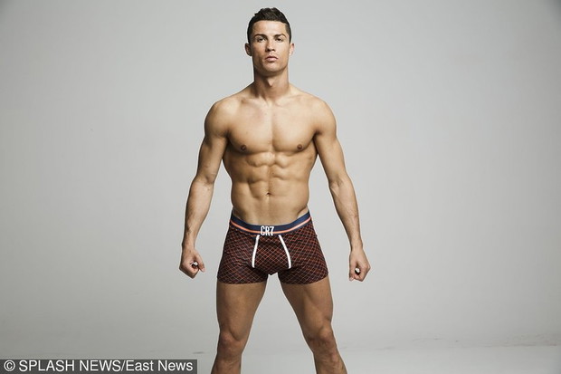 cristiano-ronaldo-real-madryt-cialo-ronaldo-394925-GALLERYBIG-ee3a465
