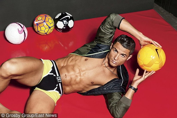 cristiano-ronaldo-real-madryt-cialo-ronaldo-394926-GALLERYBIG-a5fc185
