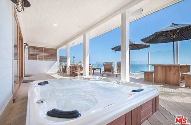 leonardo-di-caprio-spa-dom-w-malibu-394948-GALLERYBIG-2adfa2b