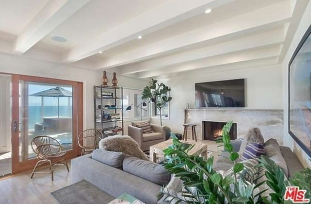 leonardo-dicaprio-salon-dom-w-malibu-394950-GALLERYBIG-ffcd59b