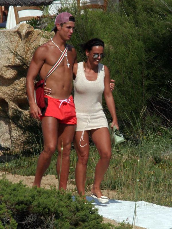 styl-cristiano-ronaldo-395398-GALLERY600-d42b30b