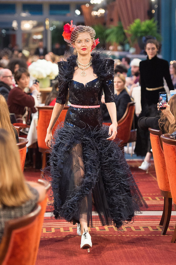 pokaz-chanel-kolekcja-mtiers-dart-396501-GALLERY600-4a9bbd5
