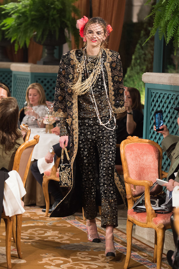 pokaz-chanel-kolekcja-mtiers-dart-396507-GALLERY600-fac171b