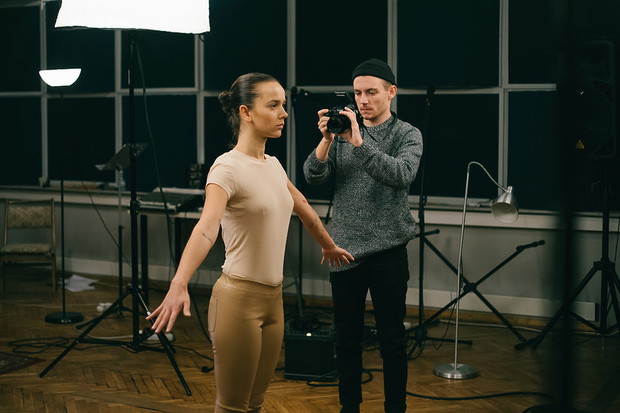 brodka-monika-brodka-wideoklip-397061-GALLERYBIG-6d06777