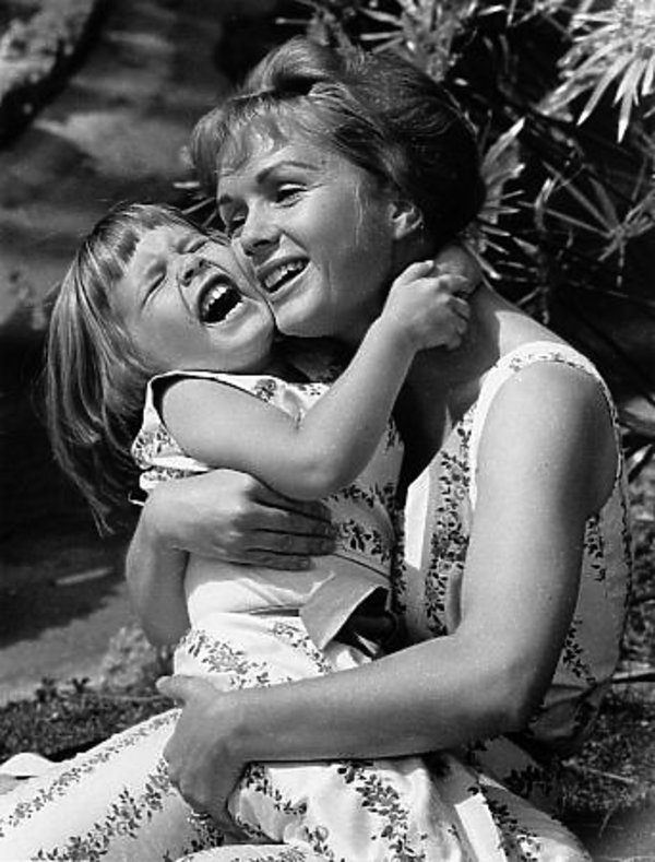 carrie-fisher-z-debbie-reynolds-401320-GALLERY600-0dd0a0c