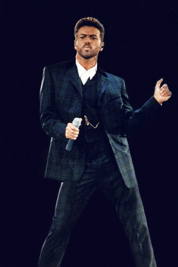 george-michael-401040-GALLERY600-5a3e11d