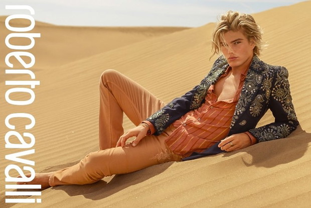 kampania-roberto-cavalli-na-wiosne-2017-401709-GALLERYBIG-958b3d1