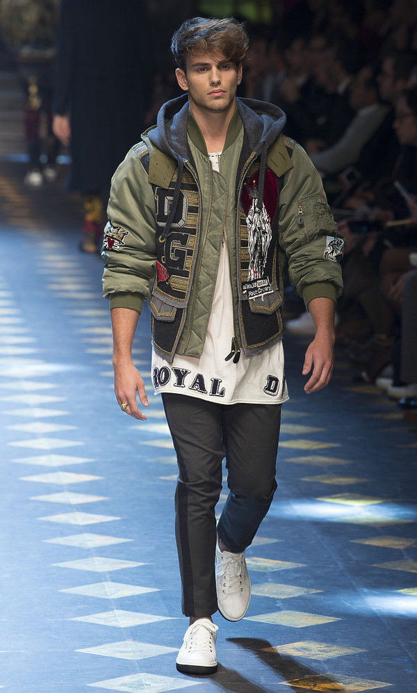 pokaz-dolcegabbana-meskiej-kolekcji-na-jesien-2017-405600-GALLERY600-0b73a19