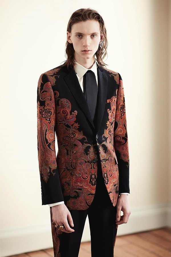 alexander-mcqueen-kolekcja-na-jesien-2017-405984-GALLERY600-bb63ab2