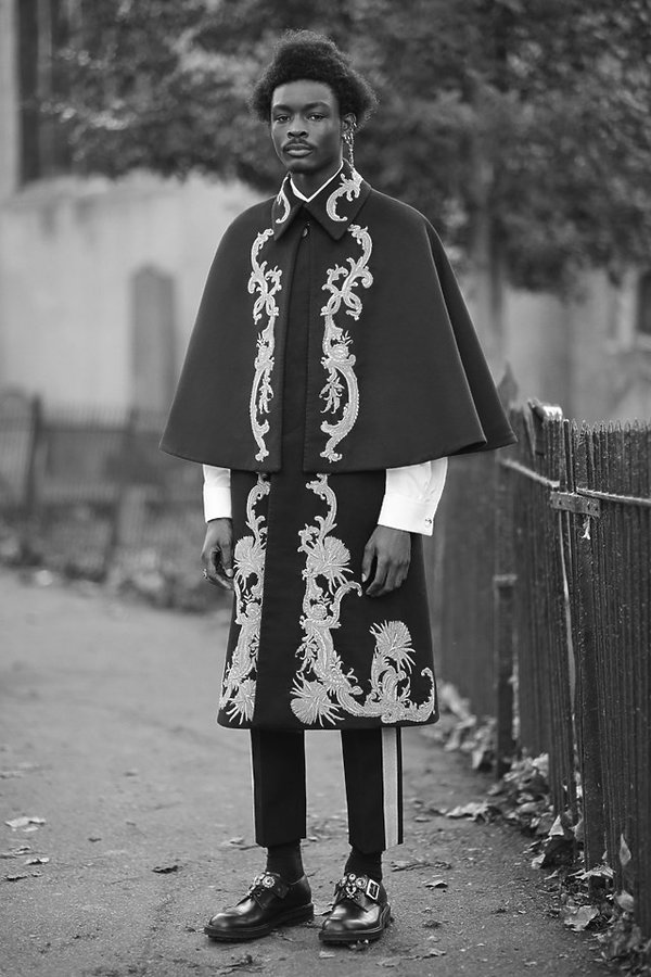 alexander-mcqueen-kolekcja-na-jesien-2017-405991-GALLERY600-91482b9
