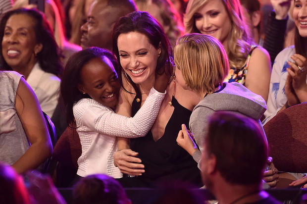 angelina-jolie-i-dzieci-405962-GALLERYBIG-d1233b7