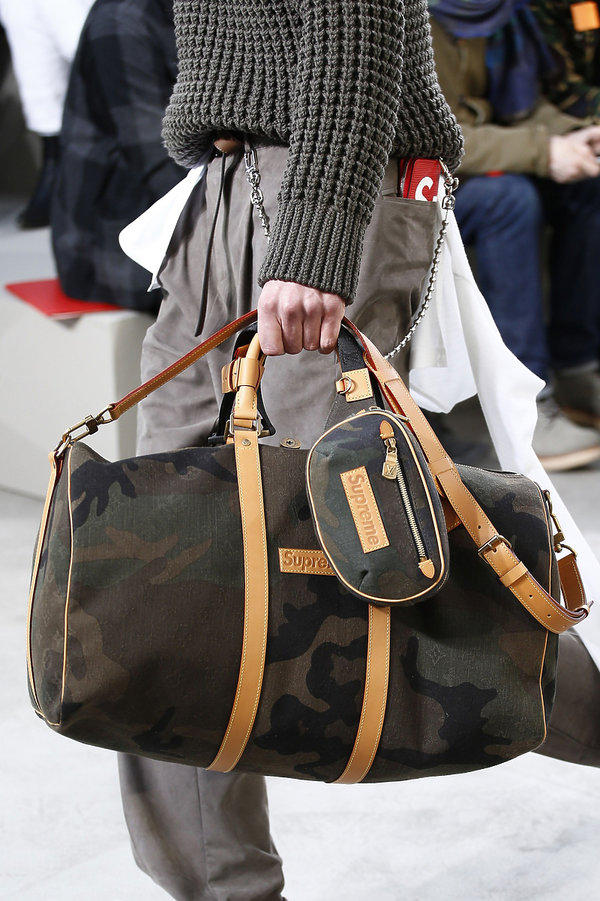 kolekcja-meska-luis-vuitton-x-supreme-na-jesien-2017-406402-GALLERY600-ebd3bfd