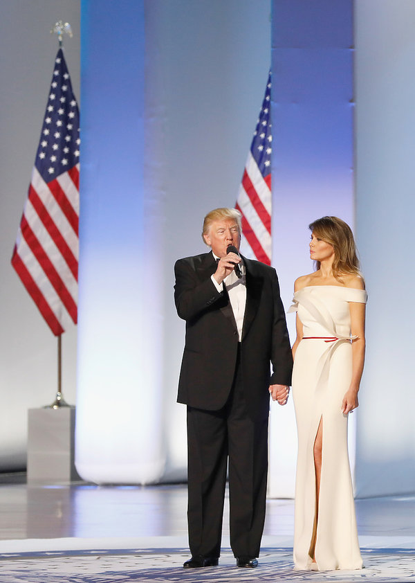 melania-trump-na-balu-inauguracyjnym-406729-GALLERY600-a219433