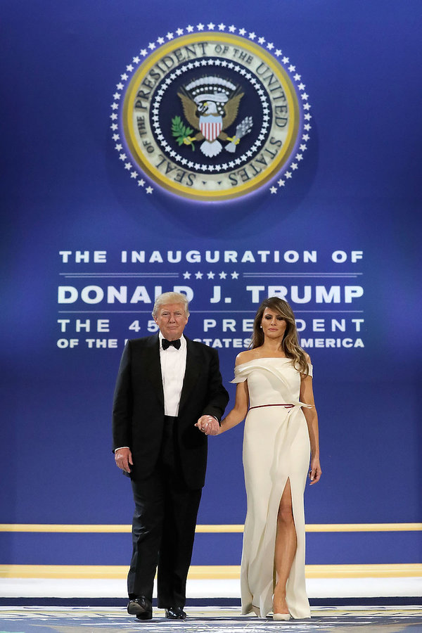 melania-trump-na-balu-inauguracyjnym-406737-GALLERY600-d018d86