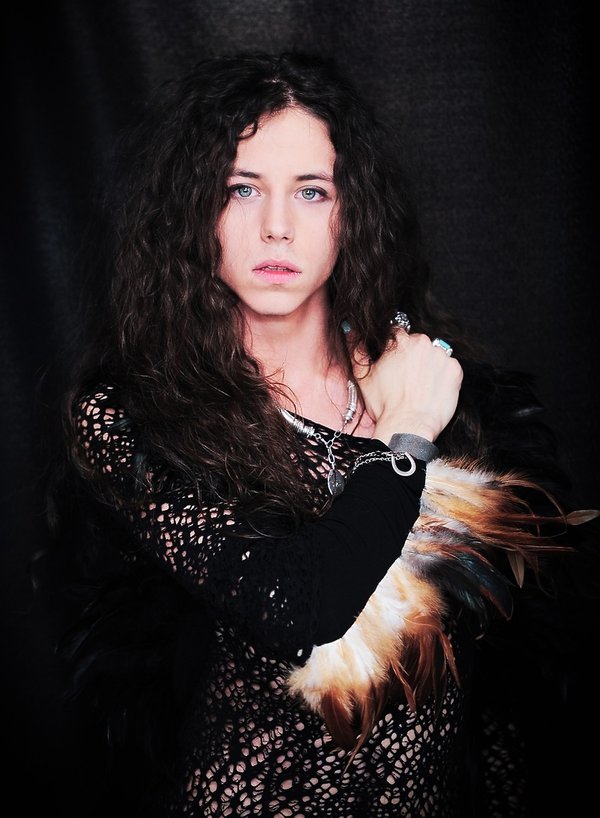 michal-szpak-androgyniczni-mezczyzni-406777-GALLERY600-a8aea84