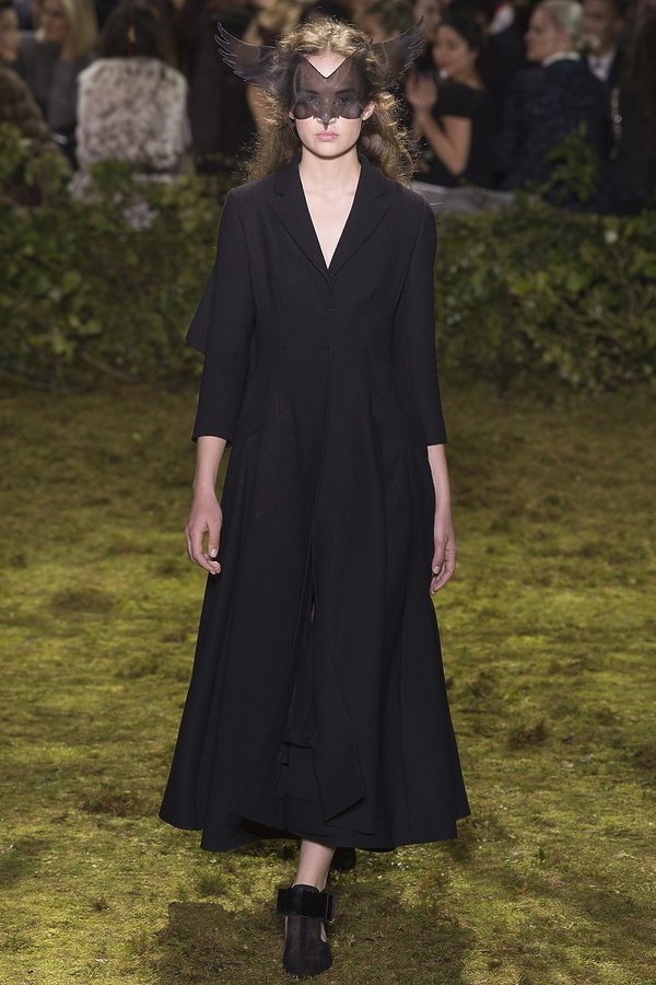 dior-kolekcja-haute-couture-na-wiosne-2017-407370-GALLERY600-61f3e58