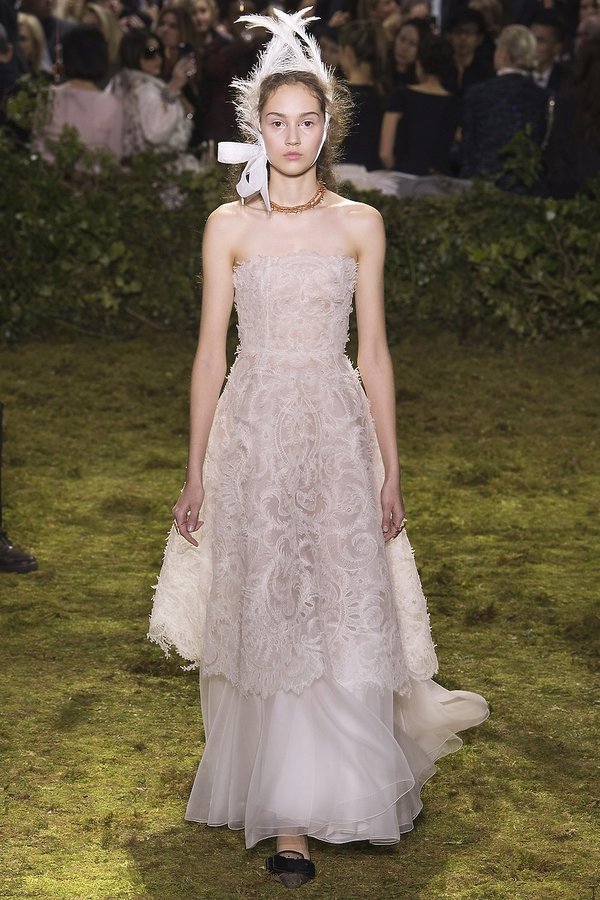 dior-kolekcja-haute-couture-na-wiosne-2017-407371-GALLERY600-ebaaf0d