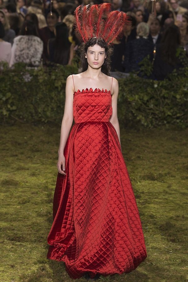 dior-kolekcja-haute-couture-na-wiosne-2017-407373-GALLERY600-9e304f5