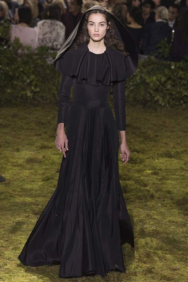 dior-kolekcja-haute-couture-na-wiosne-2017-407374-GALLERY600-18b404c